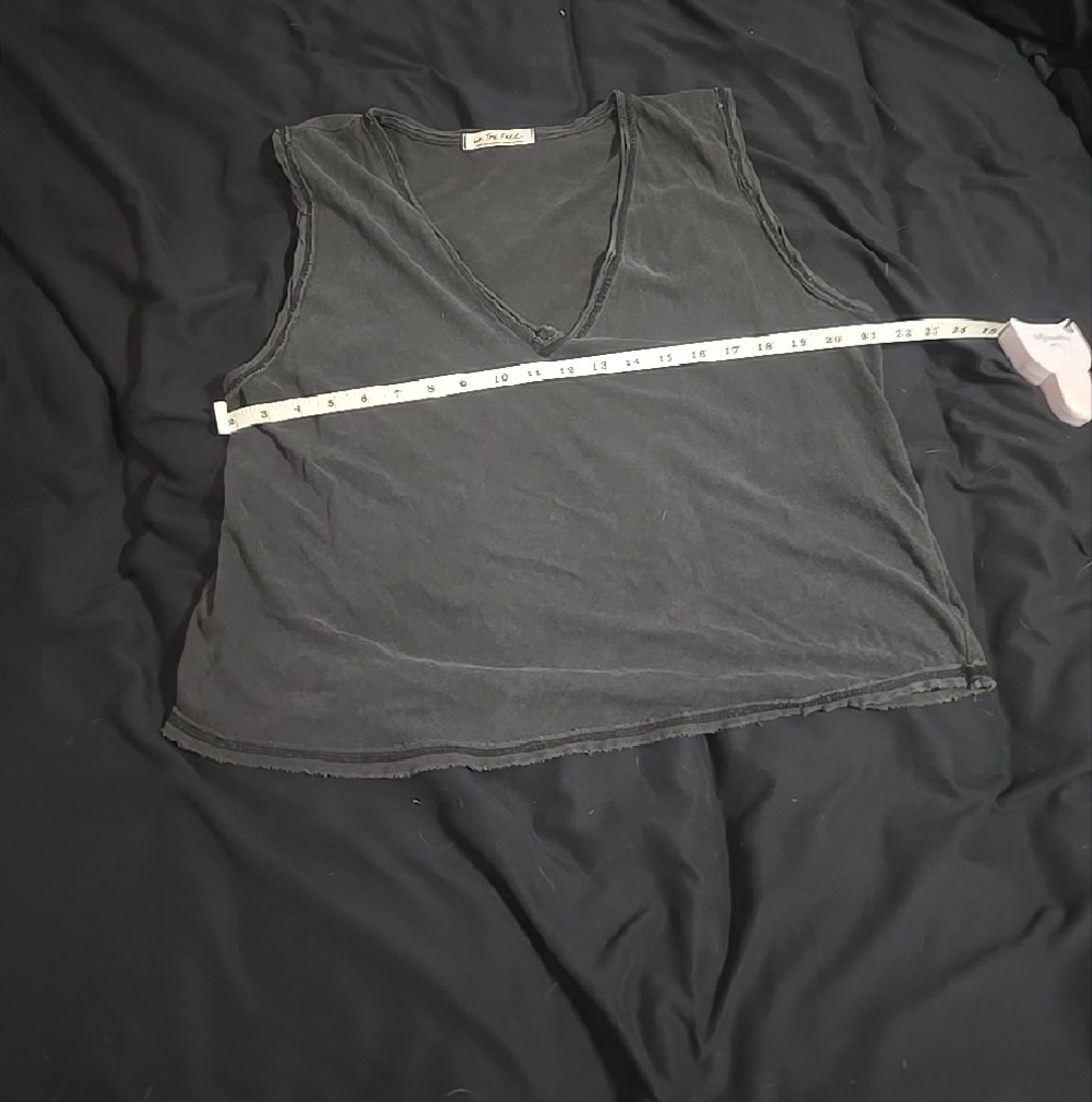 We The Free Vintage Style Dark Grey V-Neck Sleeveless Tank ๐ - Picture 3 of 7